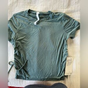 Women’s lululemon tee